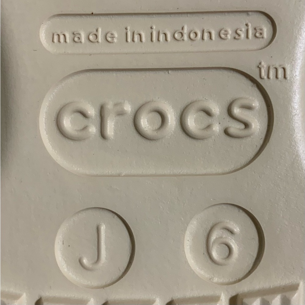 CROCS Classic Far Out Clogs-Size J6 NWT - Picture 11 of 12
